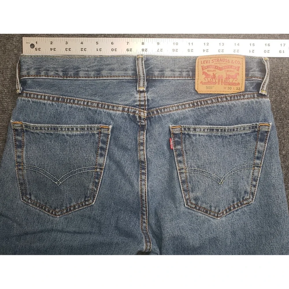 Levis 505 Jeans Mens 32x31 Relaxed Fit Straight Leg (30x32tag)